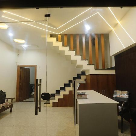 Hotel Garima Ujjain Ngoại thất bức ảnh